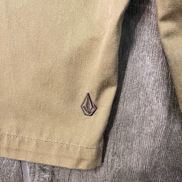 Volcom Khaki Shorts • YOUTH BOYS • SIZE 26 - Picture 7 of 7